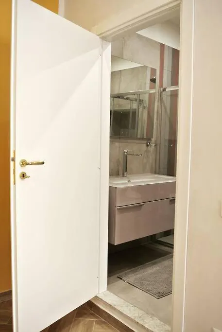 Scio' Apartment-Centro Storico- Napoli Italia