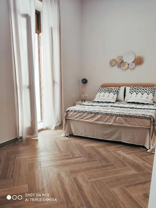 Scio' Apartment-Centro Storico- Napoli 0*,