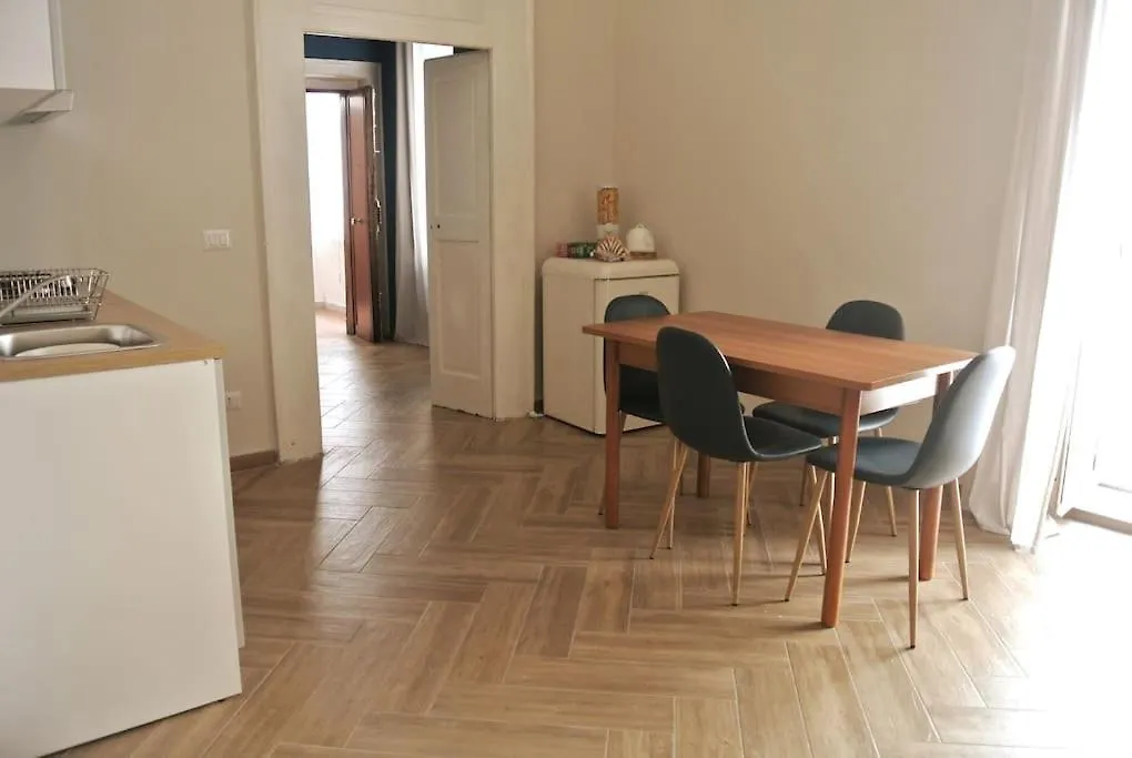 Scio' Apartment-Centro Storico- Napoli Italia