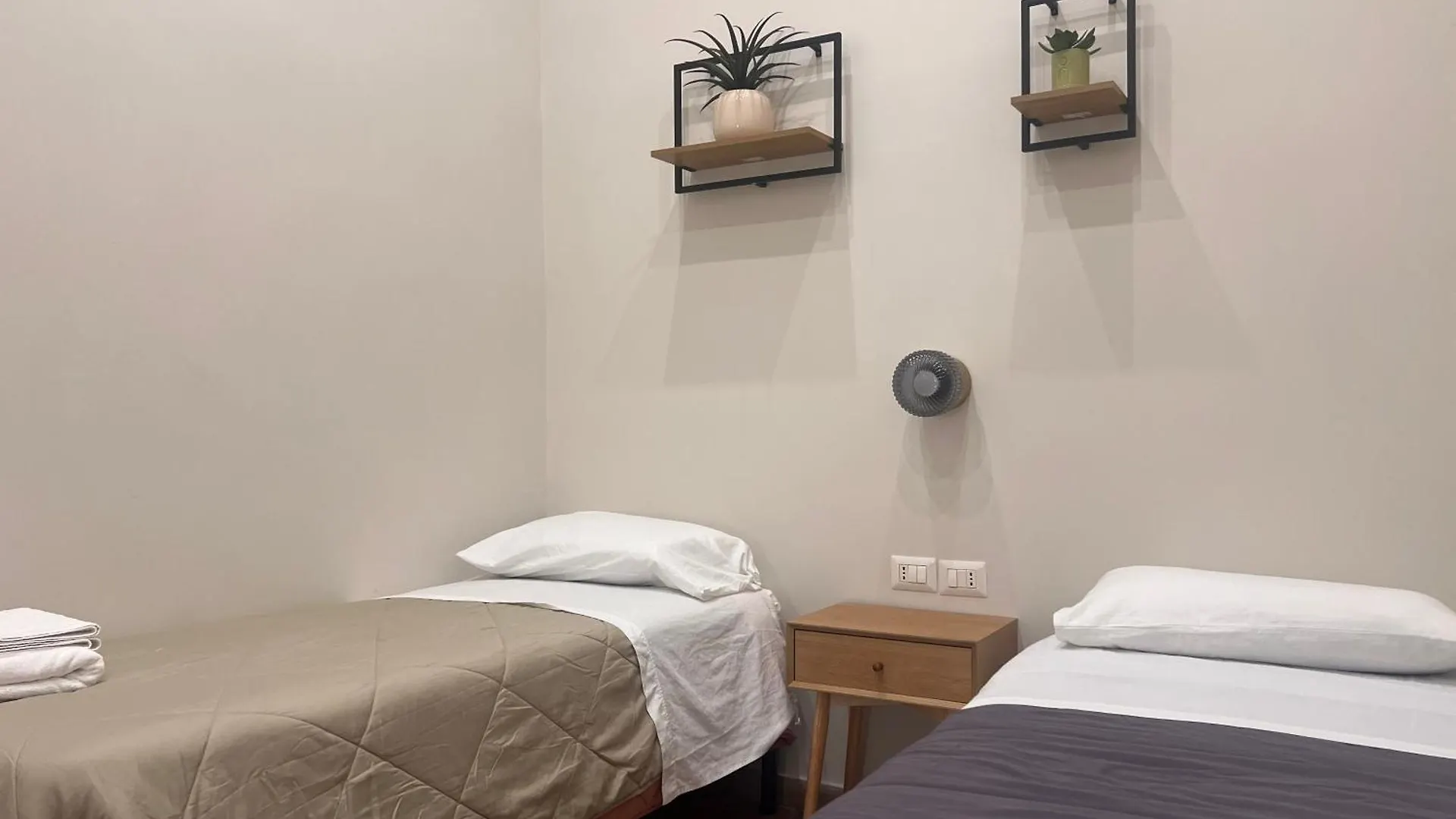 Scio' Apartment-Centro Storico- Napoli 0*,